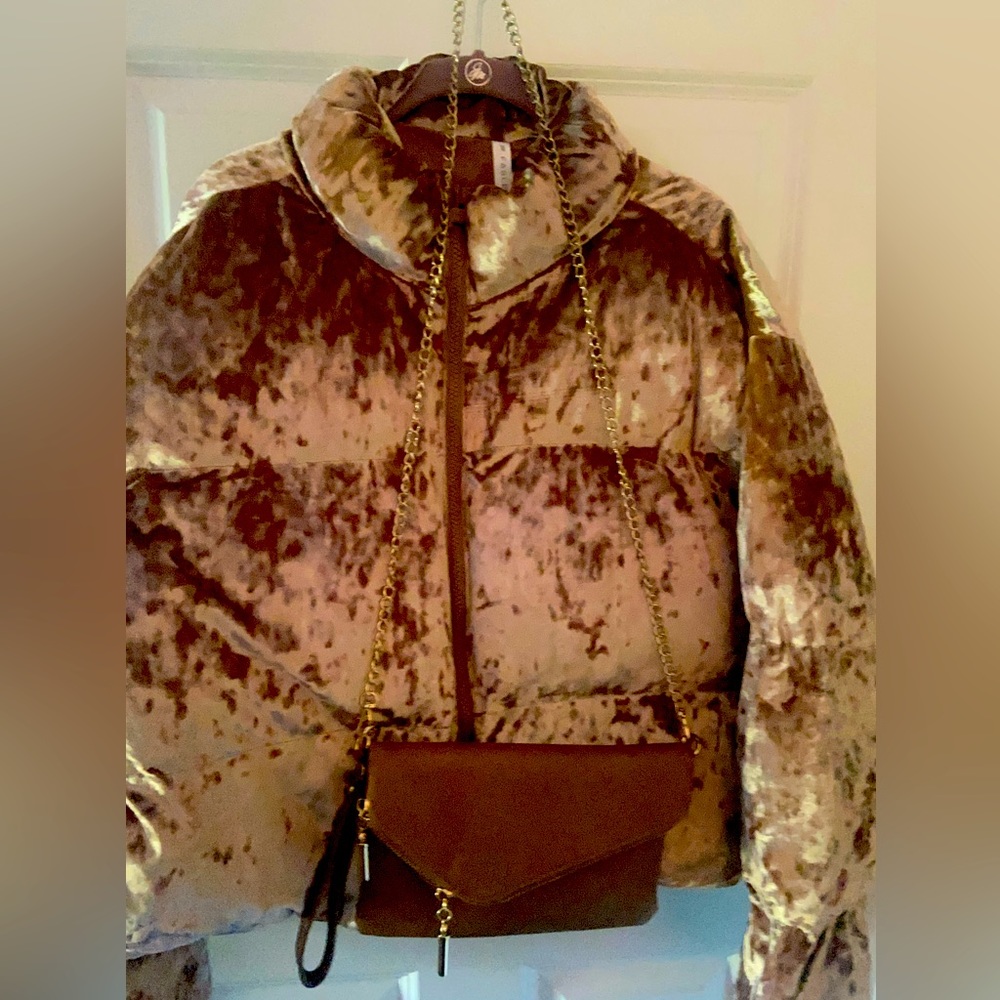 Wander Crushed Velour Cropped Puffer Jacket